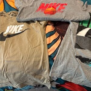 Nike T-Shirts lot  in Gray and Tan with Bold Graphics